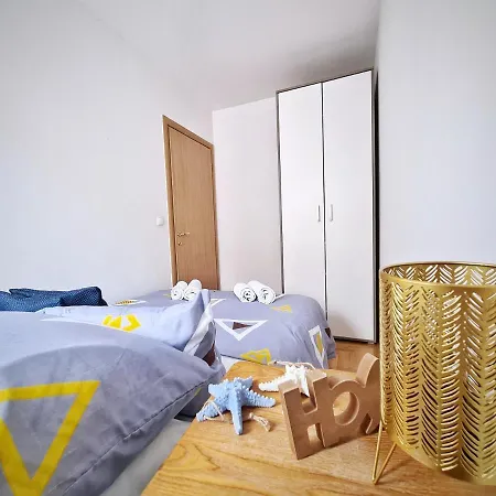 Luxury Apartment *